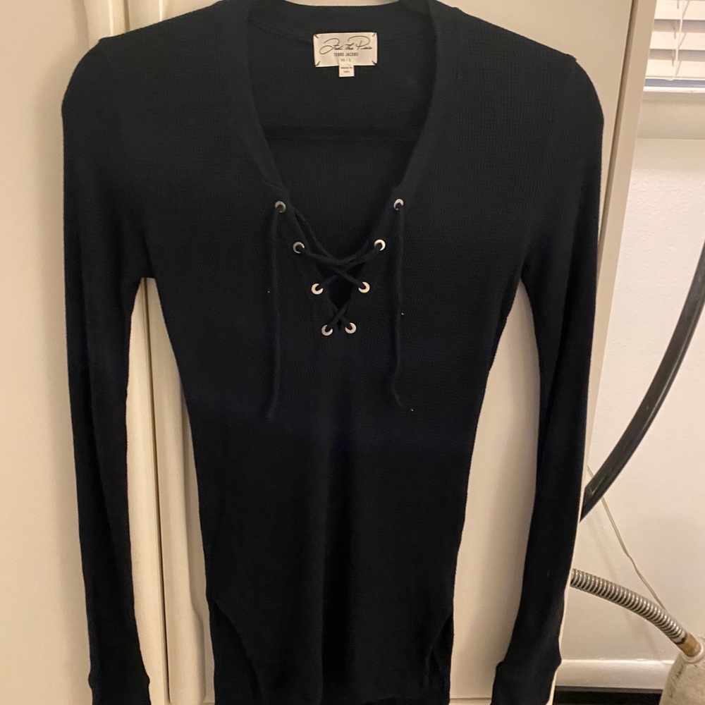 L/S lace up top